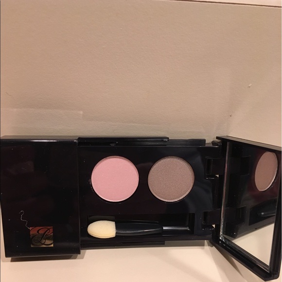 Estee Lauder Other - New without tags Estée Lauder eye shadow quad (2) Estee Lauder Other - New without tags Estée Lauder eye shadow quad (2)